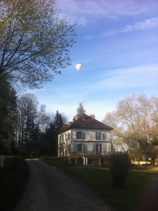 Chambres D'Hotes Le Petit Roche Arc-et-Senans Exterior photo